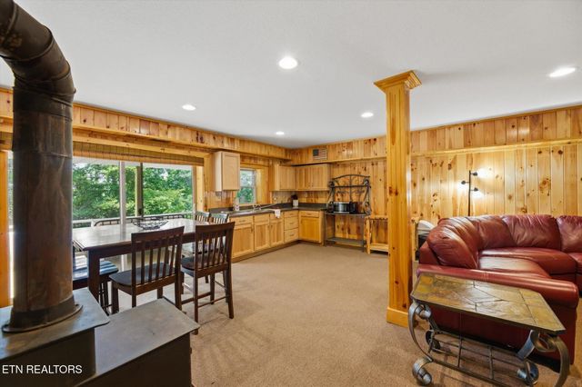 477 Perimeter Rd, Benton, TN 37307