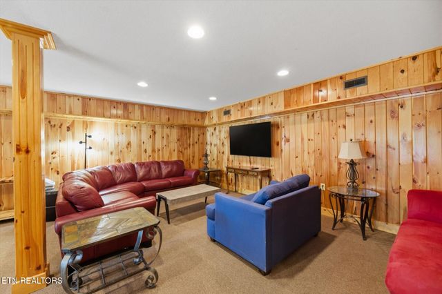 477 Perimeter Rd, Benton, TN 37307