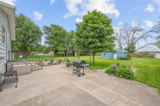 4989 SE 72nd Avenue, Carlisle, IA 50047