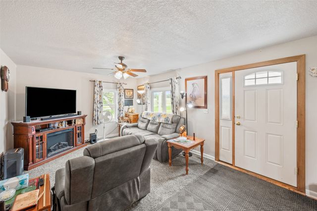 4989 SE 72nd Avenue, Carlisle, IA 50047