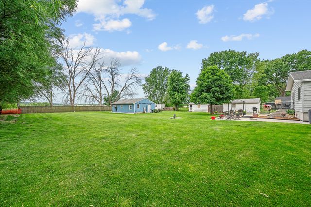 4989 SE 72nd Avenue, Carlisle, IA 50047