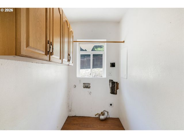 2755 E 38TH Ave, Eugene, OR 97405