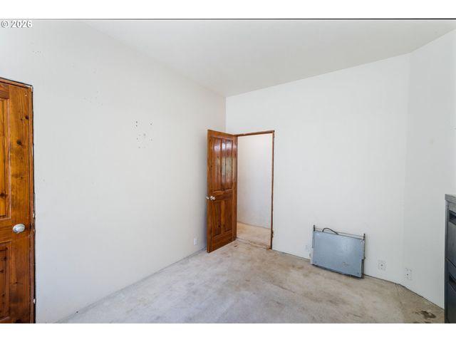 2755 E 38TH Ave, Eugene, OR 97405