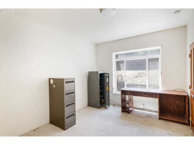 2755 E 38TH Ave, Eugene, OR 97405