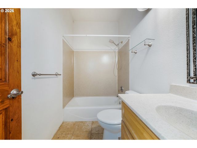 2755 E 38TH Ave, Eugene, OR 97405