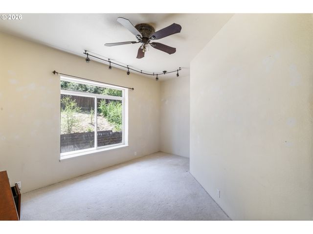2755 E 38TH Ave, Eugene, OR 97405