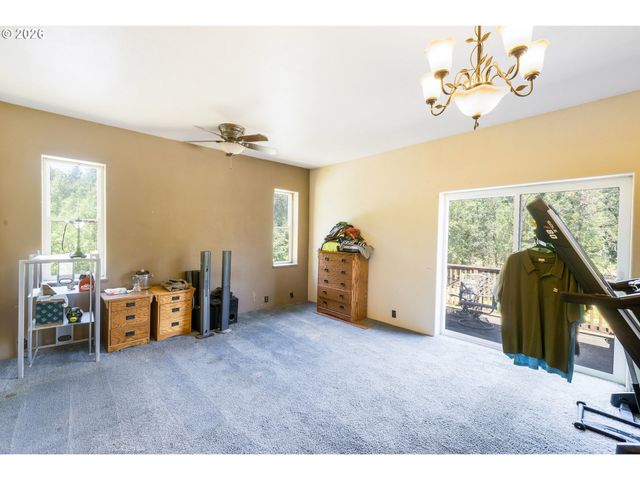 2755 E 38TH Ave, Eugene, OR 97405