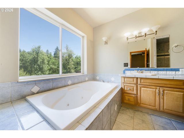 2755 E 38TH Ave, Eugene, OR 97405