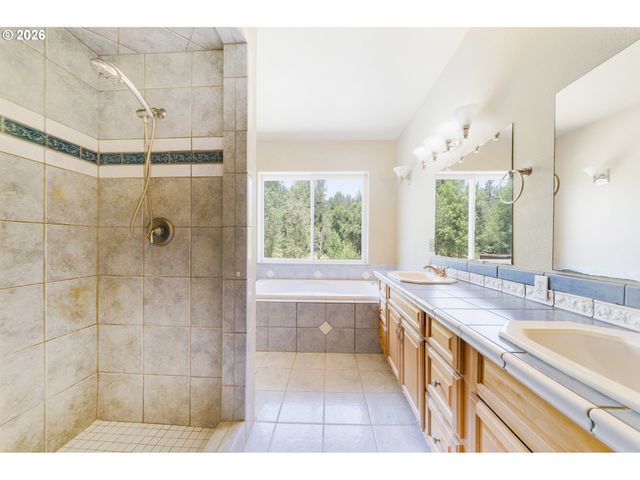 2755 E 38TH Ave, Eugene, OR 97405