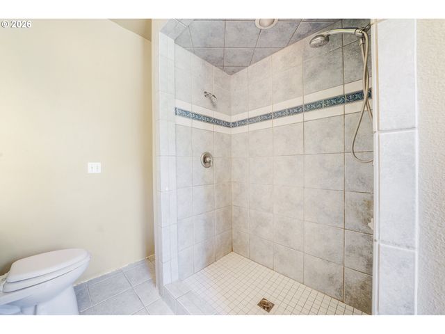 2755 E 38TH Ave, Eugene, OR 97405