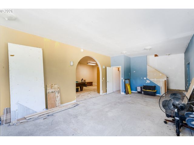 2755 E 38TH Ave, Eugene, OR 97405