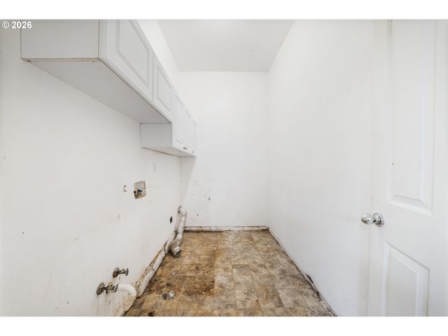 2755 E 38TH Ave, Eugene, OR 97405