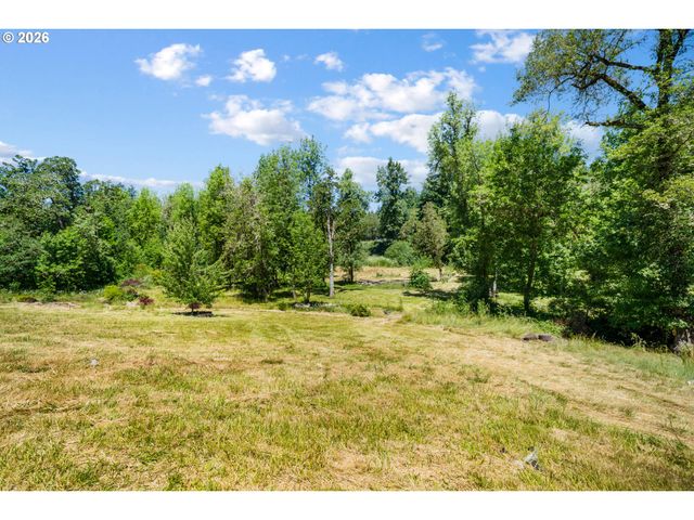 2755 E 38TH Ave, Eugene, OR 97405
