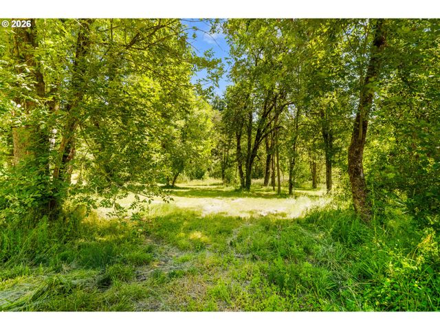 2755 E 38TH Ave, Eugene, OR 97405