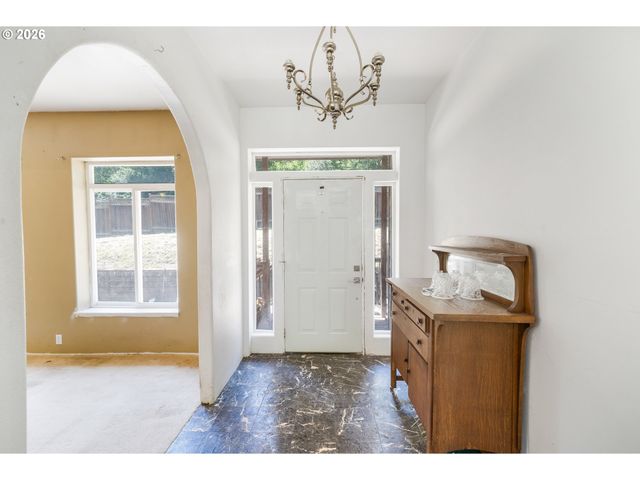 2755 E 38TH Ave, Eugene, OR 97405