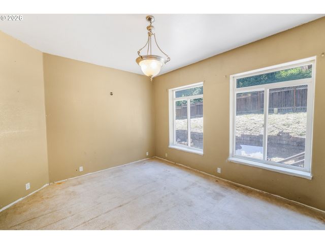 2755 E 38TH Ave, Eugene, OR 97405