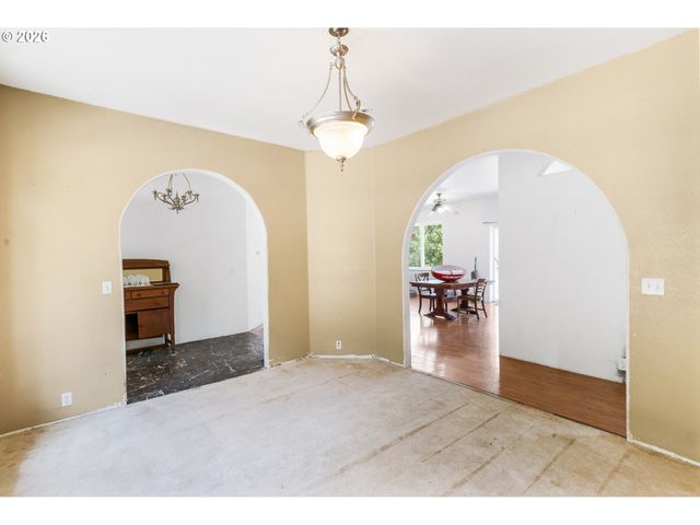 2755 E 38TH Ave, Eugene, OR 97405