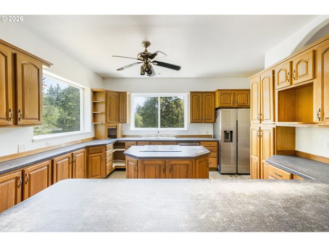 2755 E 38TH Ave, Eugene, OR 97405