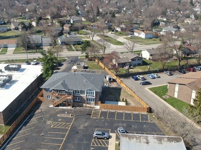 5 S Virginia Road 8, Crystal Lake, IL 60014