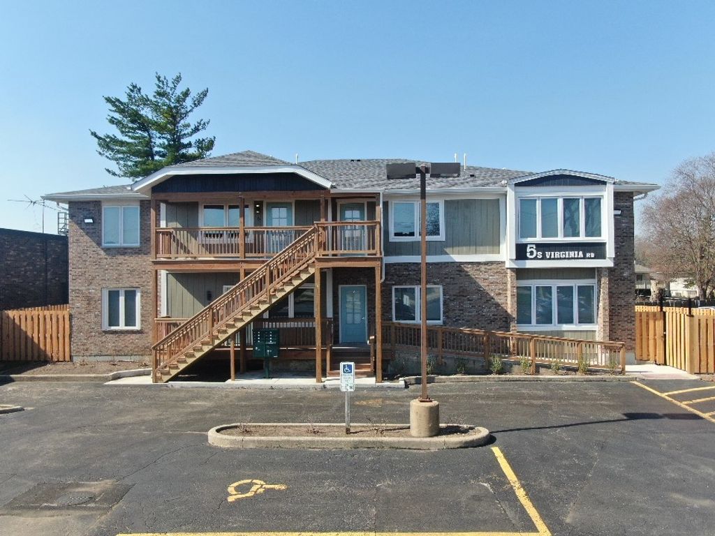 5 S Virginia Road 8, Crystal Lake, IL 60014