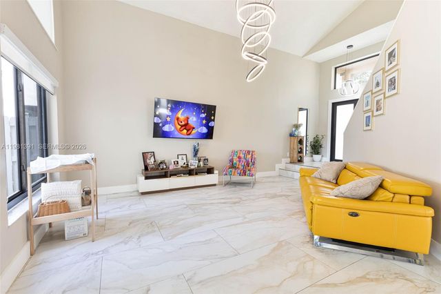 2836 W River Run Cir W, Miramar, FL 33025