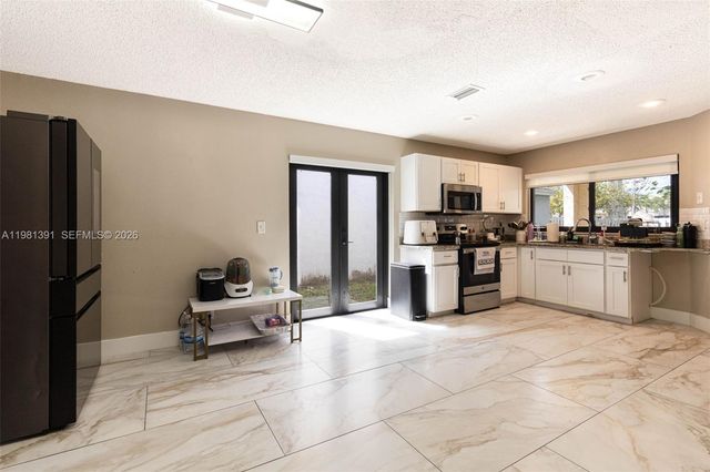 2836 W River Run Cir W, Miramar, FL 33025