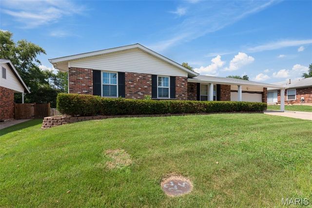 3879 Hirondelle Lane, Florissant, MO 63034