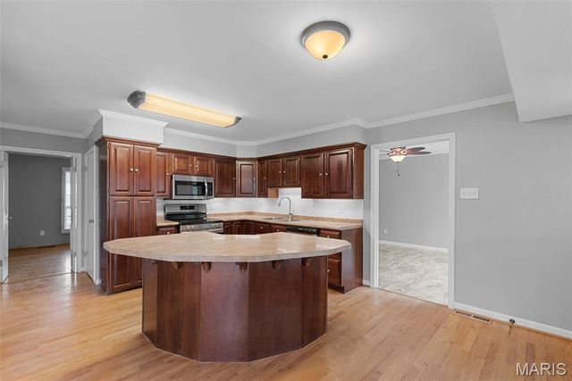 3879 Hirondelle Lane, Florissant, MO 63034