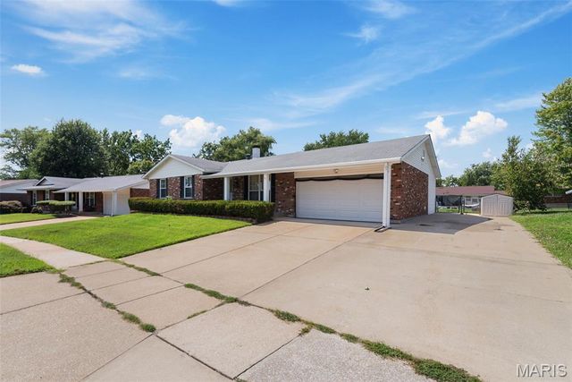 3879 Hirondelle Lane, Florissant, MO 63034