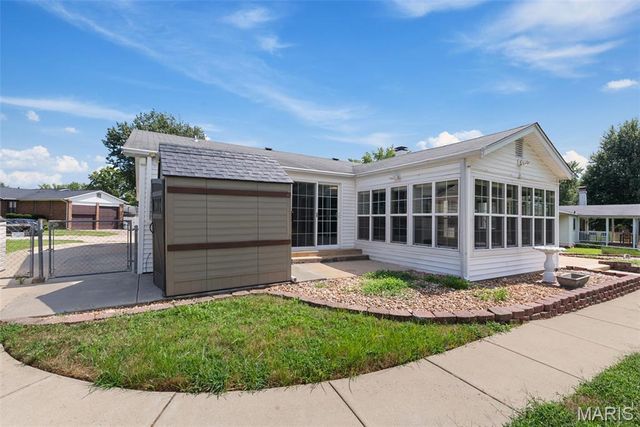 3879 Hirondelle Lane, Florissant, MO 63034