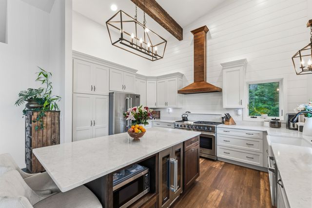 176 Russell Drive, Weare, NH 03281