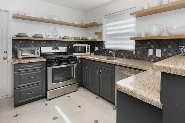 405 S 16th Ave, Hollywood, FL 33020