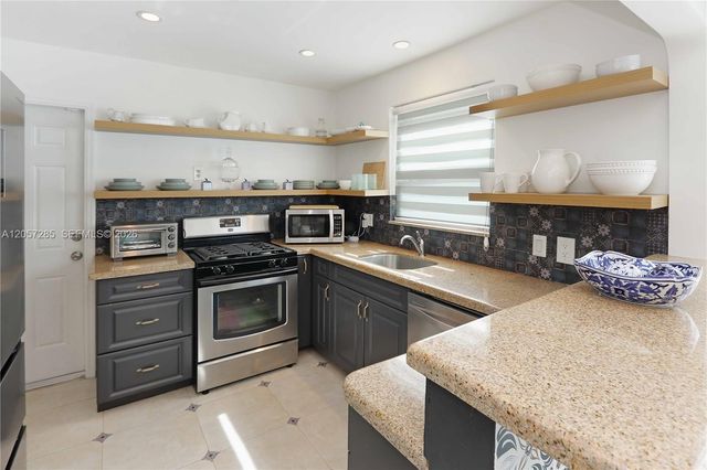 405 S 16th Ave, Hollywood, FL 33020