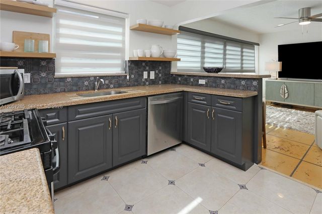 405 S 16th Ave, Hollywood, FL 33020
