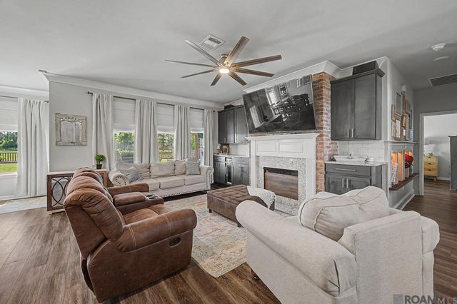 34074 Kingfisher St, Denham Springs, LA 70706