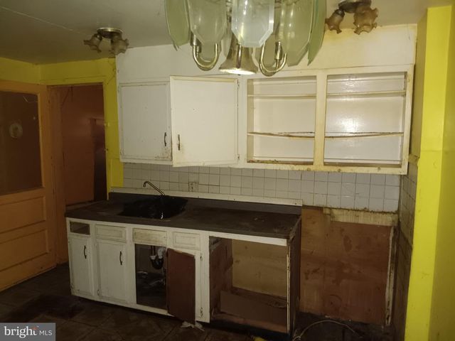 21 N WESTFIELD AVE, Trenton, NJ 08618