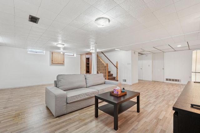 536 Idaho Avenue E, Saint Paul, MN 55130