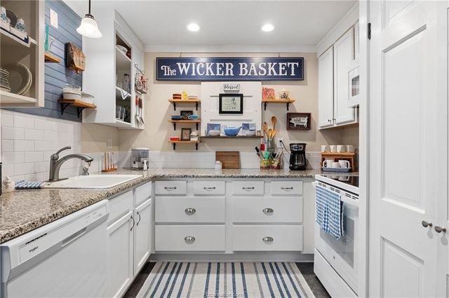 207 S Hill Street, Caldwell, TX 77836