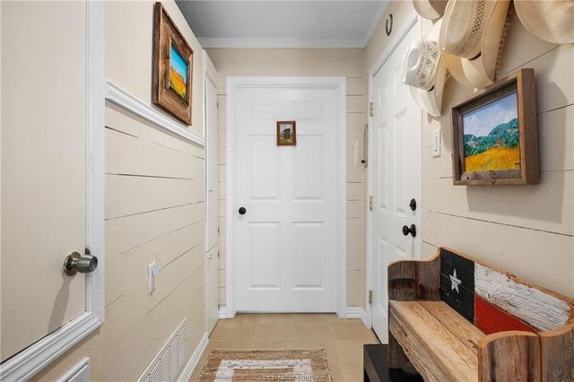 207 S Hill Street, Caldwell, TX 77836