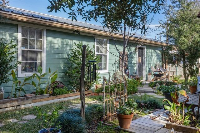 207 S Hill Street, Caldwell, TX 77836