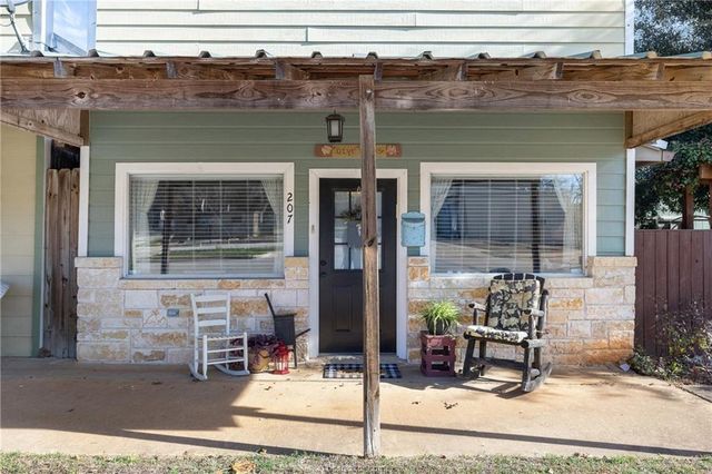 207 S Hill Street, Caldwell, TX 77836