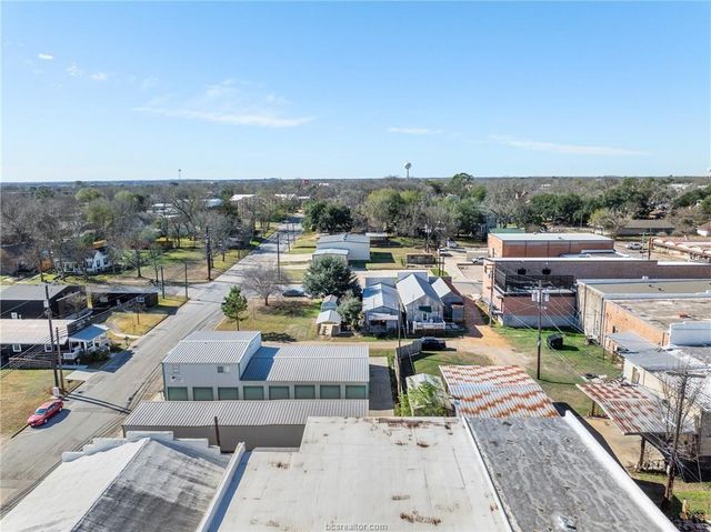 207 S Hill Street, Caldwell, TX 77836