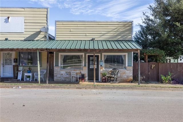 207 S Hill Street, Caldwell, TX 77836