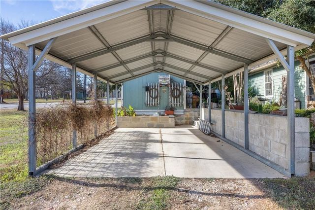 207 S Hill Street, Caldwell, TX 77836