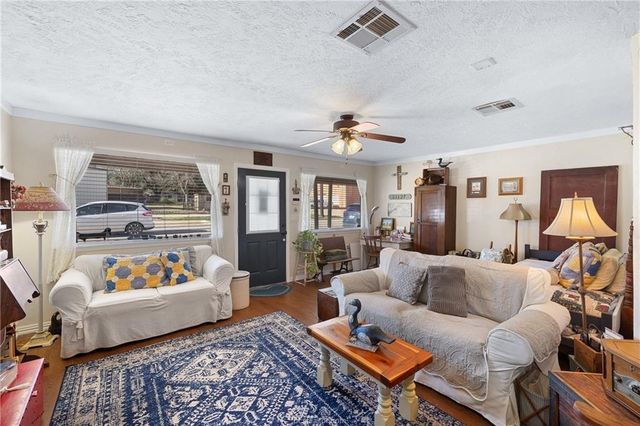 207 S Hill Street, Caldwell, TX 77836