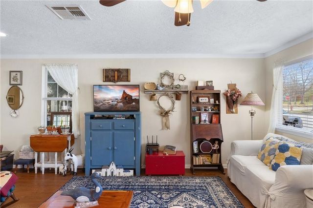 207 S Hill Street, Caldwell, TX 77836