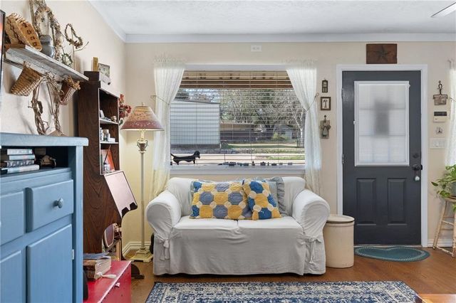 207 S Hill Street, Caldwell, TX 77836