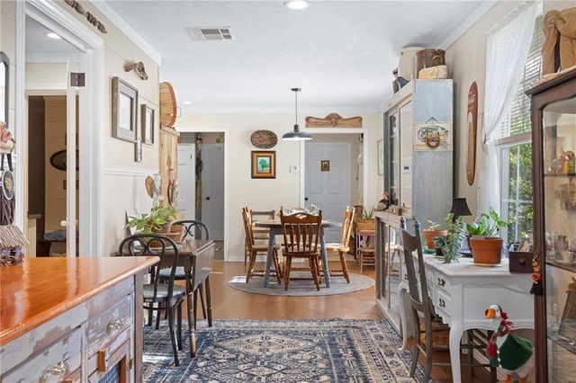 207 S Hill Street, Caldwell, TX 77836