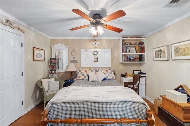 207 S Hill Street, Caldwell, TX 77836