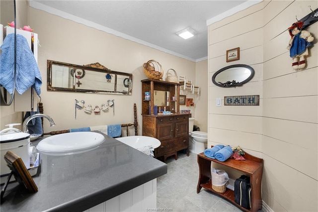 207 S Hill Street, Caldwell, TX 77836